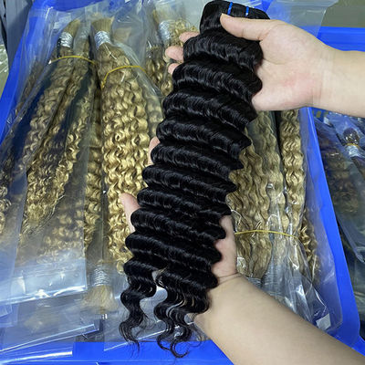 Capelli umani crudi, fasci di capelli vergini brasiliani.