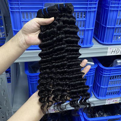 Capelli umani crudi, fasci di capelli vergini brasiliani.