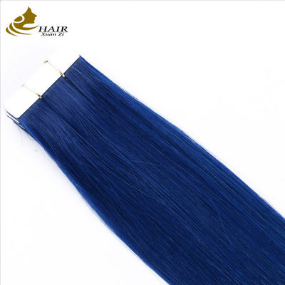 Invisi senza groviglio in estensioni di capelli colorate morbide e di seta